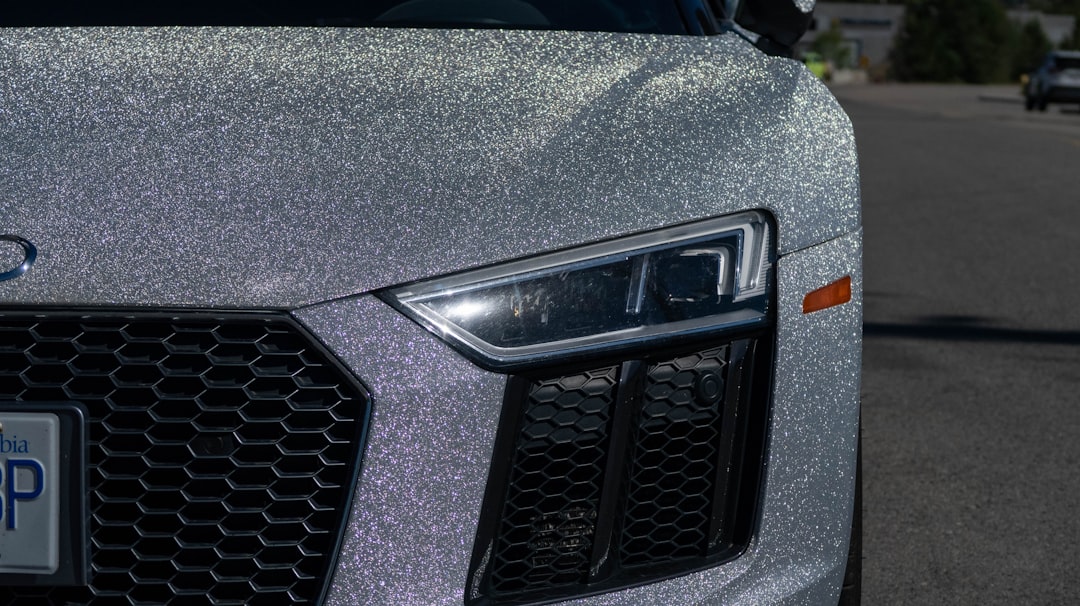 Jak okleić lakier samochodu folią PPF: poradnik kompleksowy